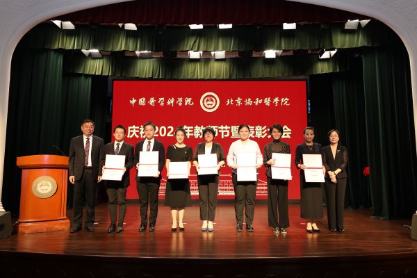 73e1a1d56c2645ec9893795226f0f18b.jpg 颁发bat365正版唯一官网2023-2024学年度优秀辅导员荣誉证书1(1).jpg